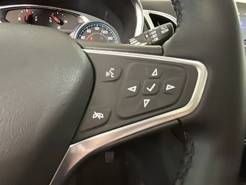 Used 2023 Chevrolet Equinox Premier AWD/4WD image 16