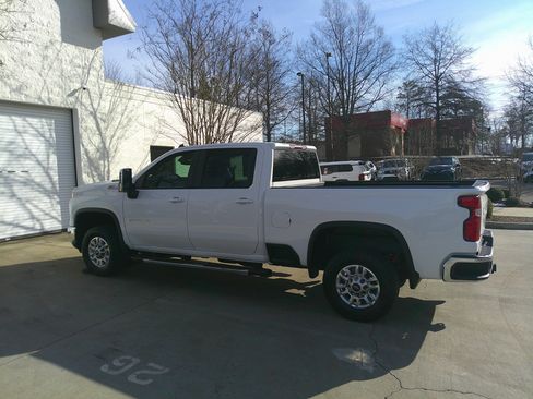 Used 2024 Chevrolet Silverado 2500 LT w/ Convenience Package image 8