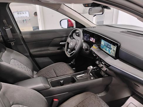 Used 2025 Nissan Kicks SV w/ SV Premium Package image 48