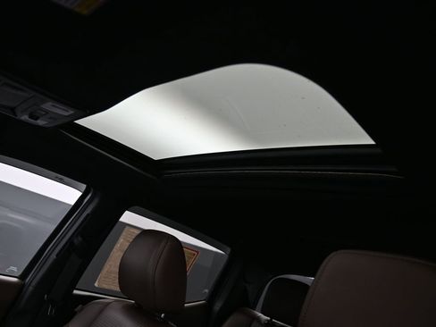 Used 2017 Toyota Tacoma Limited w/ Tow Package image 28