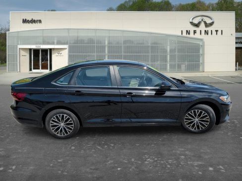 Used 2019 Volkswagen Jetta SE w/ Cold Weather Package FWD image 3