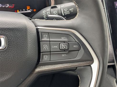 Used 2024 Jeep Grand Cherokee L Limited w/ Luxury Tech Group II image 17