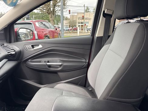 Used 2017 Ford Escape SE image 27