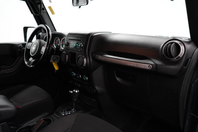 Used 2018 Jeep Wrangler Sport w/ Connectivity Group AWD/4WD image 32