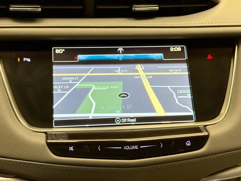Used 2018 Cadillac XT5 Luxury w/ Driver Awareness Package FWD image 9