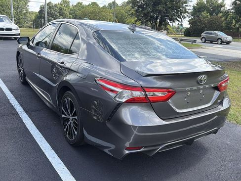 Used 2020 Toyota Camry SE FWD image 6