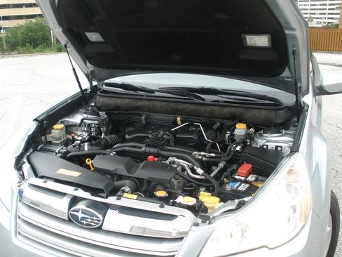 Used 2013 Subaru Outback 2.5i Limited AWD/4WD image 6