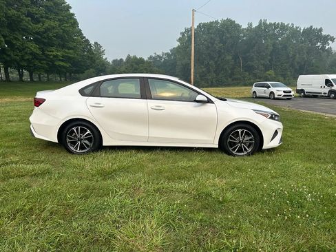 Used 2022 Kia Forte LXS FWD image 2
