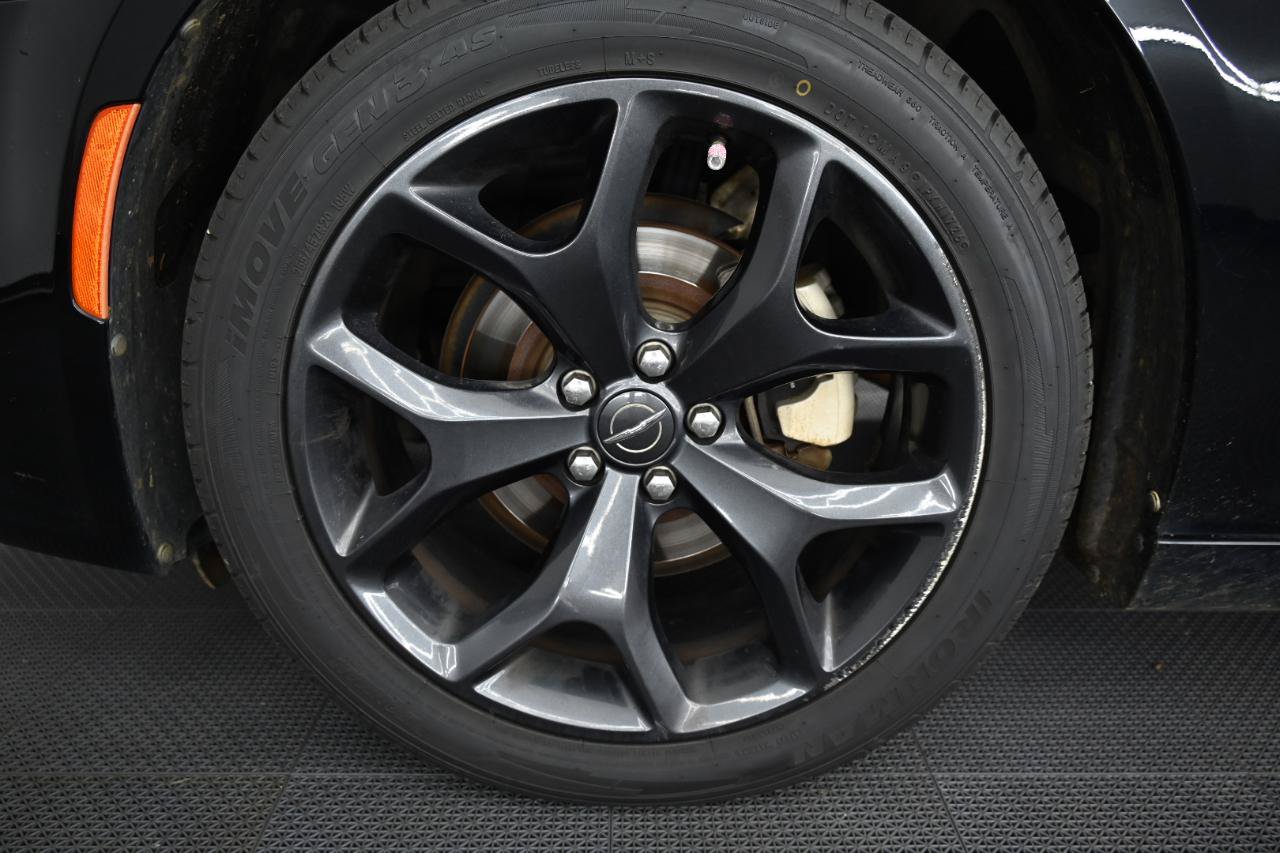 Used 2021 Chrysler 300 Touring L RWD image 38