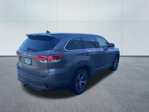 Used 2017 Toyota Highlander Plus AWD/4WD image 3