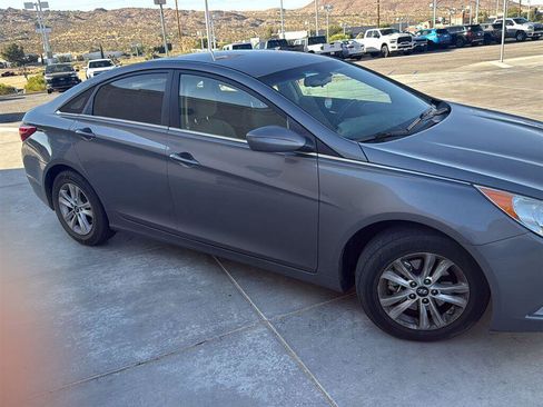 Used 2012 Hyundai Sonata GLS w/ Popular Equipment Pkg FWD image 2
