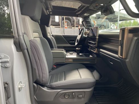 Used 2025 GMC Hummer EV 2X AWD/4WD image 18