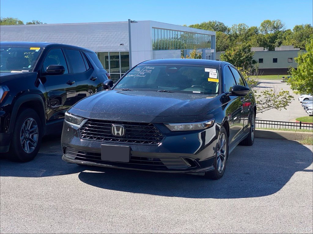 Used 2023 Honda Accord EX-L image 3
