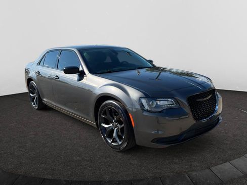Used 2020 Chrysler 300 Touring w/ Sport Appearance Package RWD image 4