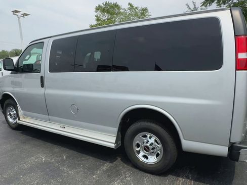 Used 2017 GMC Savana 2500 LT w/ LT Preferred Equipment Group image 6