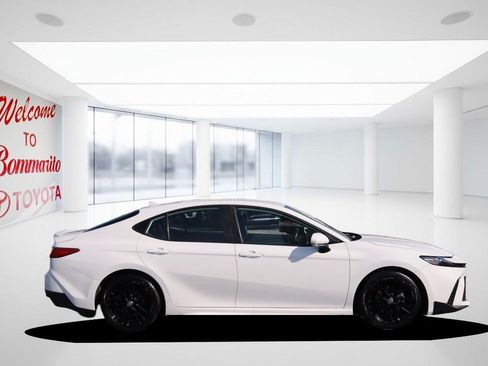 Used 2025 Toyota Camry SE FWD image 5