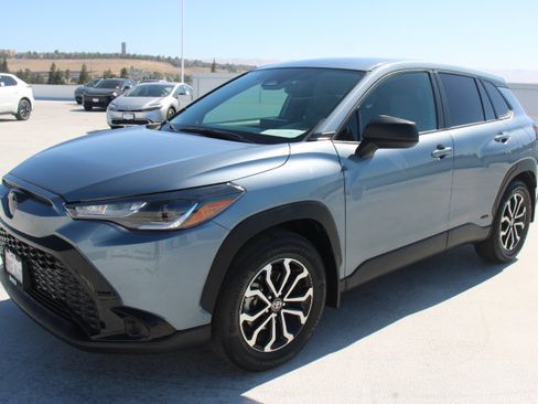 Used 2024 Toyota Corolla Cross AWD Hybrid image 6
