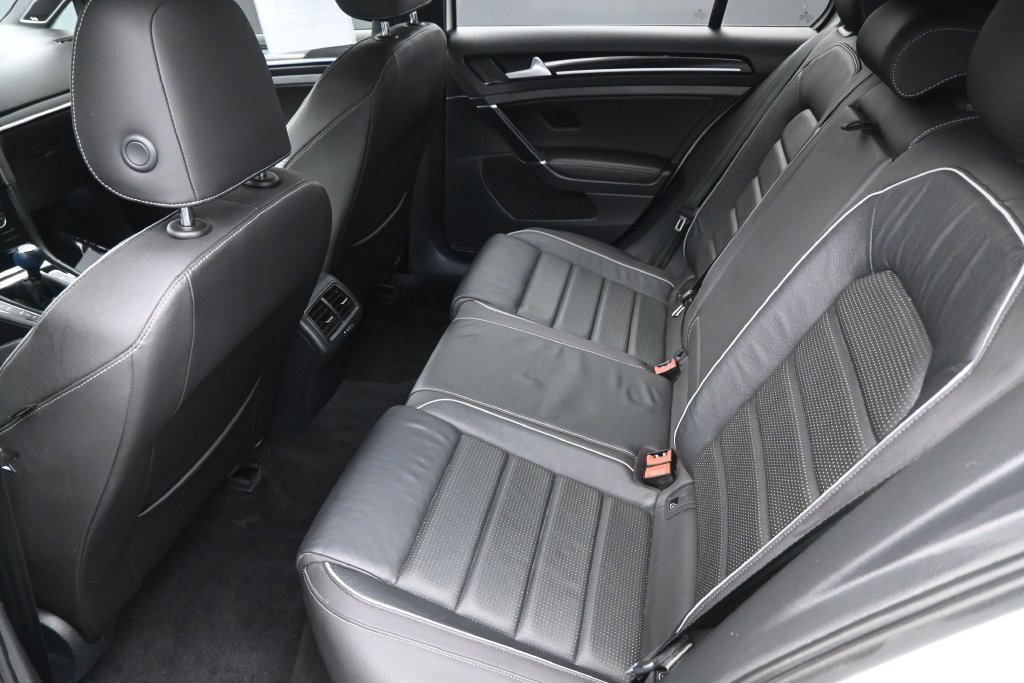 Used 2019 Volkswagen Golf R 4-Door AWD/4WD image 29
