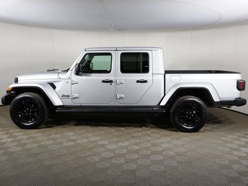 Used 2023 Jeep Gladiator Overland image 10