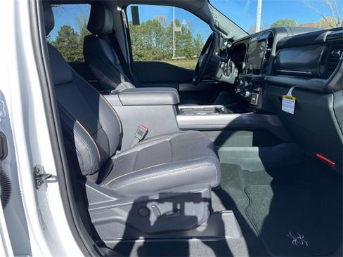 New 2026 Ford F250 Lariat w/ Black Appearance Package image 31