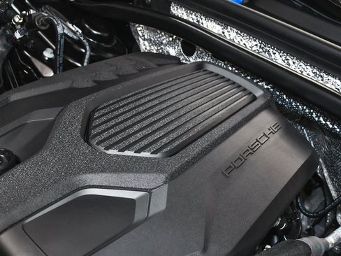 Used 2025 Porsche Macan image 69