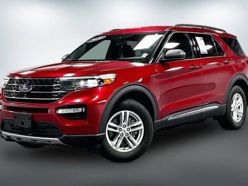 Used 2020 Ford Explorer XLT w/ Equipment Group 202A AWD/4WD image 3