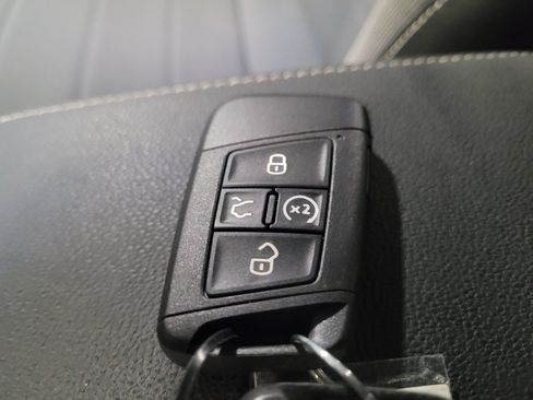 Used 2023 Volkswagen Taos SE w/ Black Wheel Package FWD image 32