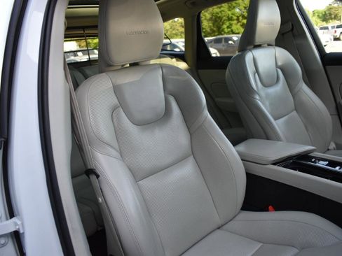 Used 2019 Volvo XC60 T8 Inscription w/ Advanced Package image 31