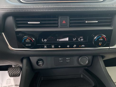 Used 2025 Nissan Rogue SV FWD image 24