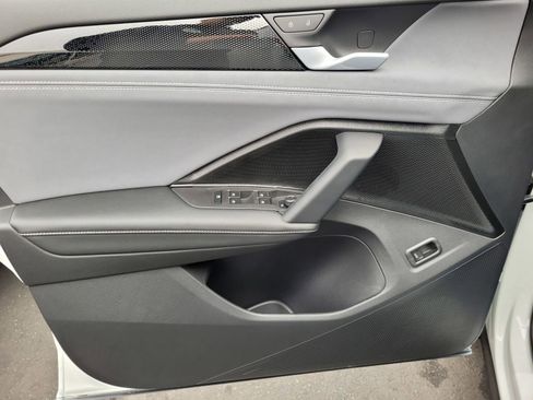 New 2026 Volkswagen Tiguan SE R-Line FWD image 17