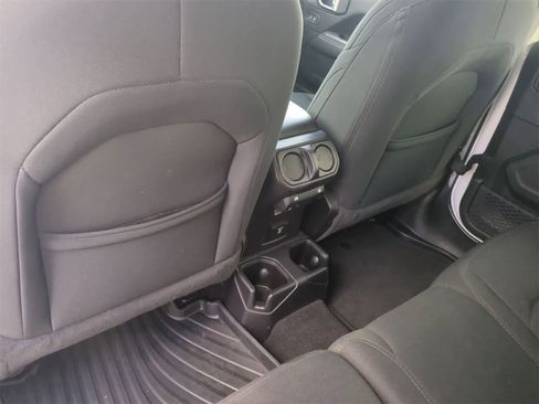 Used 2020 Jeep Wrangler Unlimited Sahara image 19