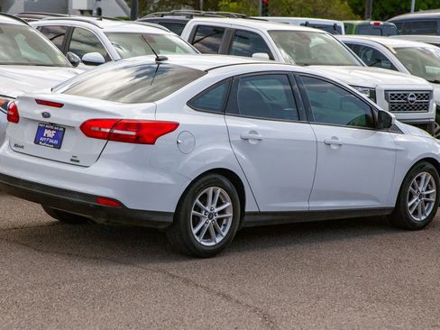 Used 2015 Ford Focus SE FWD image 4