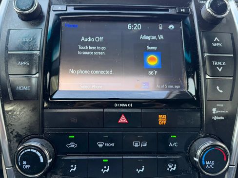 Used 2017 Toyota Camry LE w/ Moonroof Package FWD image 11