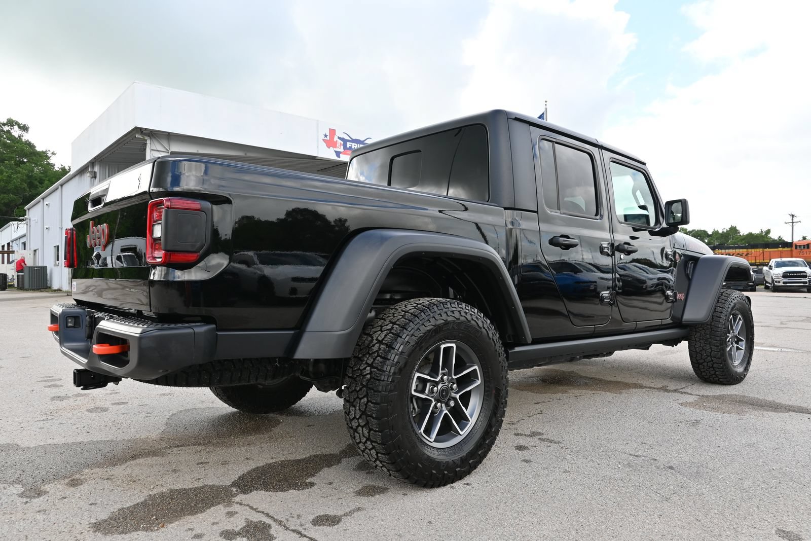 Used 2026 Jeep Gladiator Mojave AWD/4WD image 3