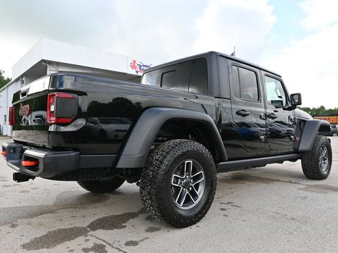Used 2026 Jeep Gladiator Mojave AWD/4WD image 3