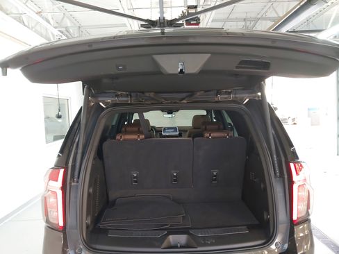 Used 2021 Chevrolet Tahoe High Country w/ Premium Package image 27