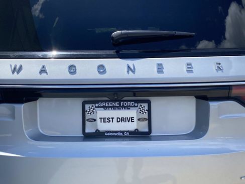 Used 2024 Jeep Wagoneer L Series II w/ Flexible Seating Group AWD/4WD image 6