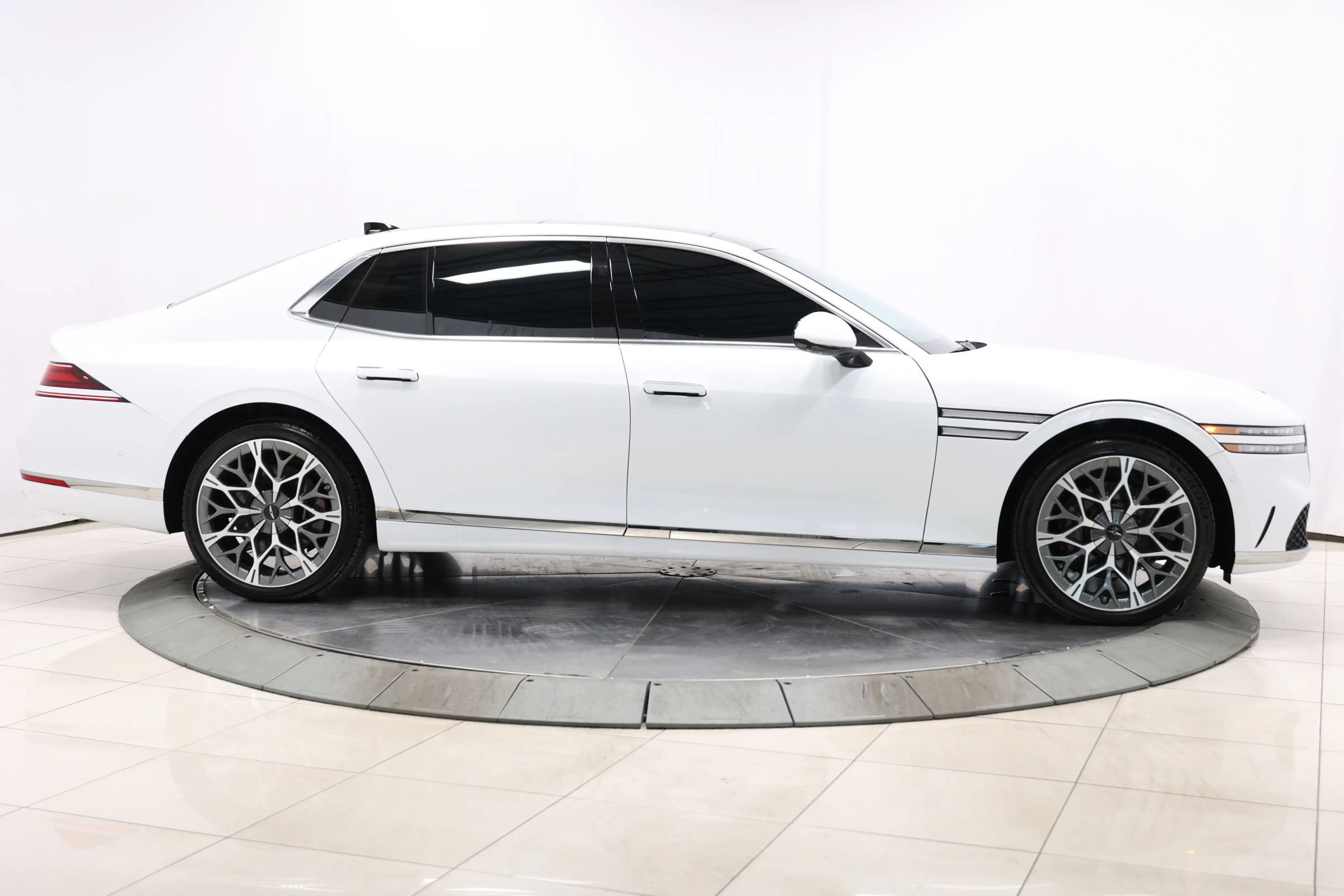 Used 2024 Genesis G90 3.5T AWD/4WD image 88