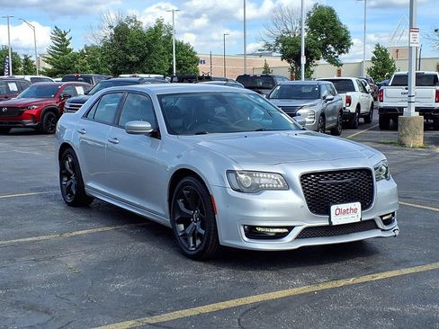 Used 2021 Chrysler 300 Touring L RWD image 2