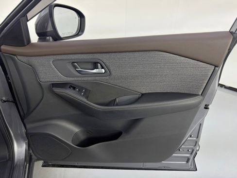 Used 2022 Nissan Rogue SV image 38