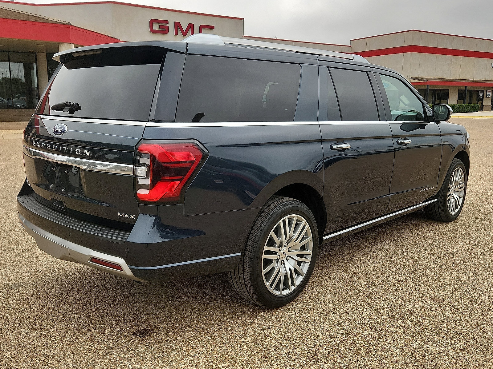 Used 2023 Ford Expedition Max Platinum AWD/4WD image 5