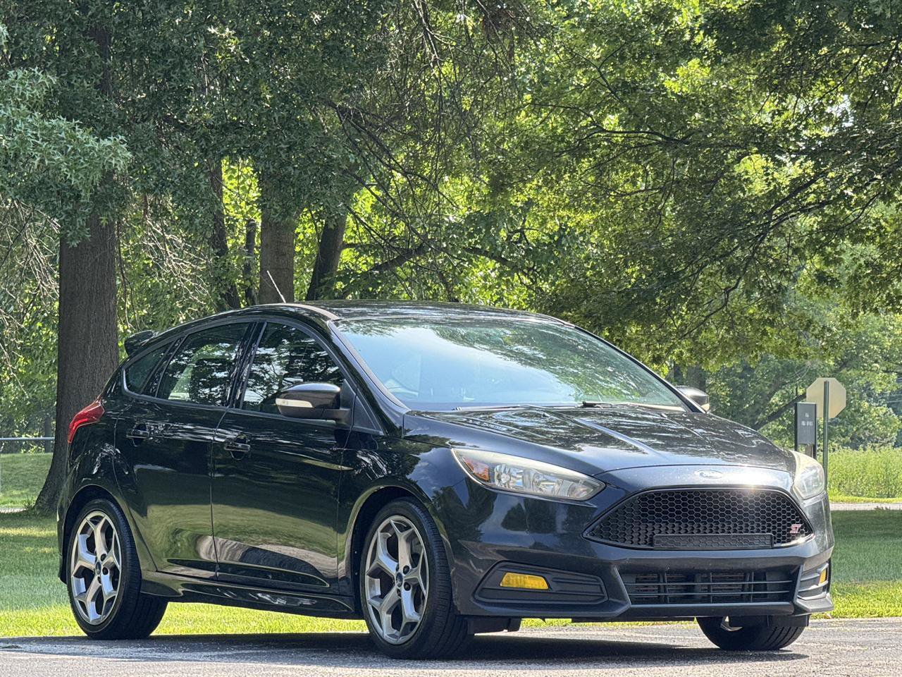 Used 2017 Ford Focus ST FWD image 3