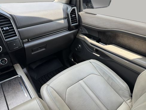 Used 2020 Ford Expedition Limited AWD/4WD image 16