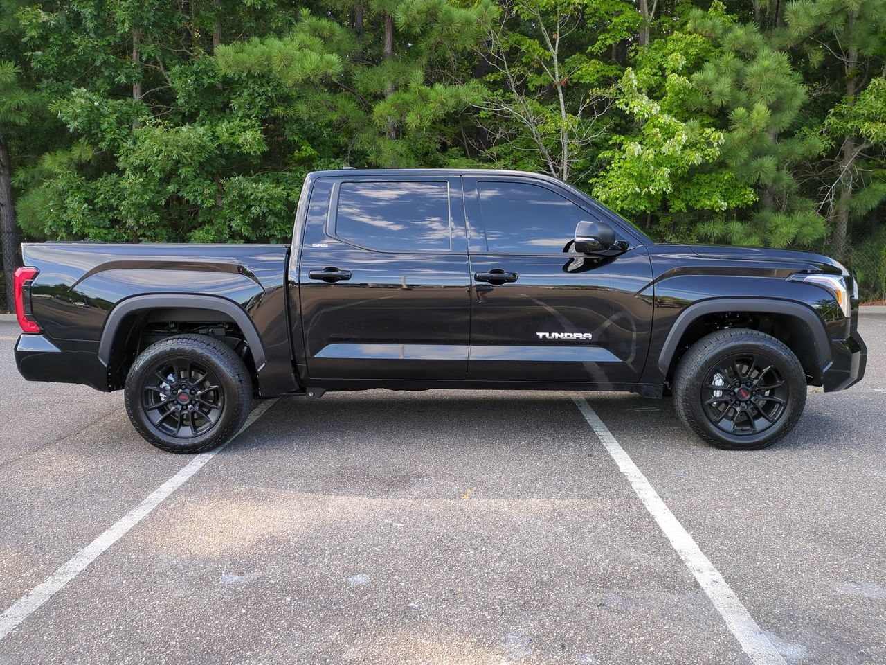 Used 2025 Toyota Tundra SR5 w/ SR5 Premium Package AWD/4WD image 3