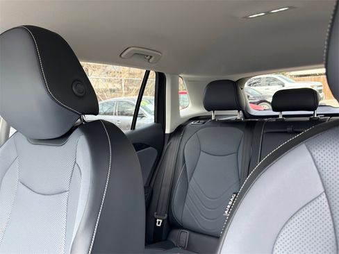 New 2026 Volkswagen Tiguan SE image 18