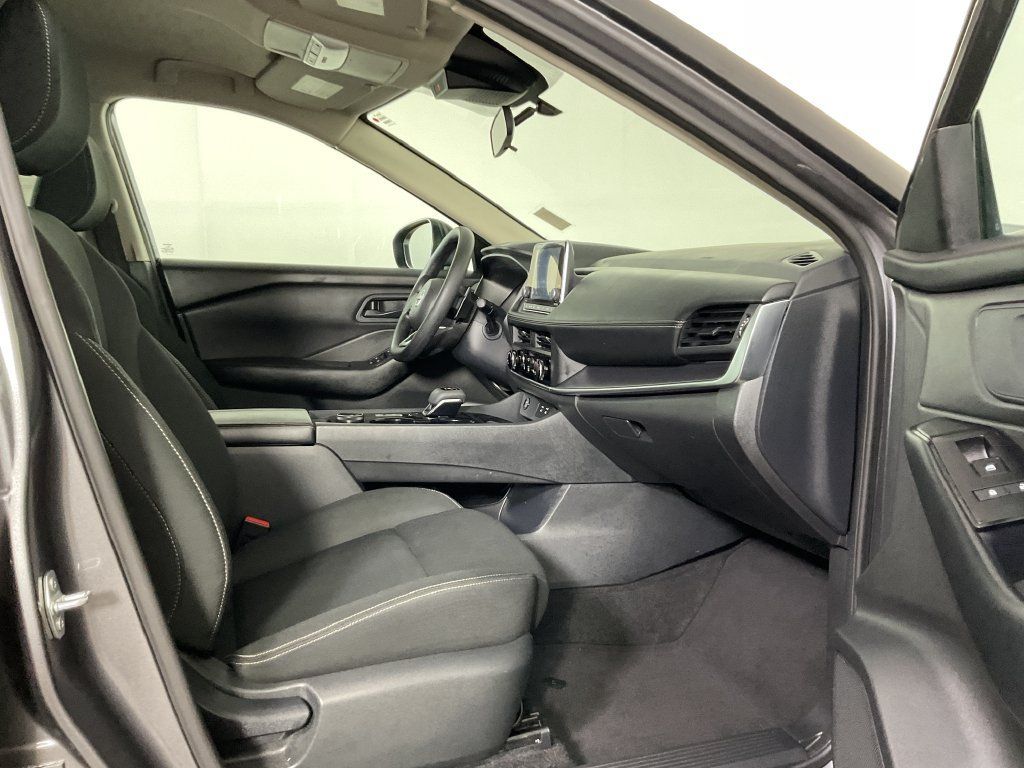 Used 2024 Nissan Rogue S AWD/4WD image 24