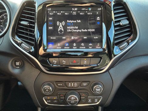 Used 2019 Jeep Cherokee Limited w/ Luxury Group AWD/4WD image 31
