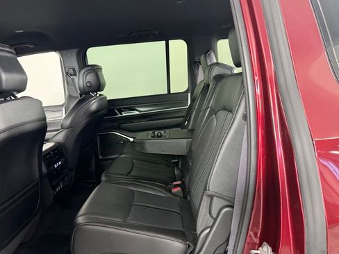 Used 2023 Jeep Wagoneer Series III w/ Preferred Equipment Group AWD/4WD image 27