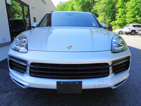 Used 2019 Porsche Cayenne AWD/4WD image 2