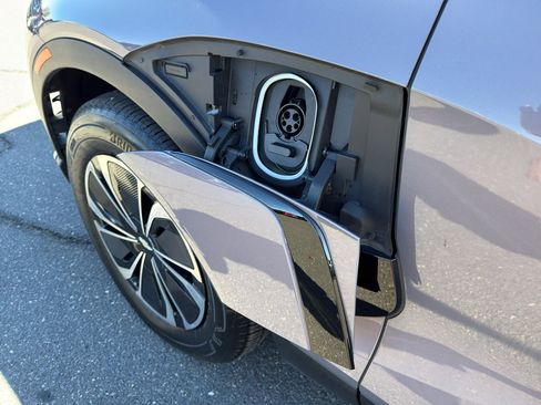 Used 2024 Chevrolet Blazer EV LT image 9